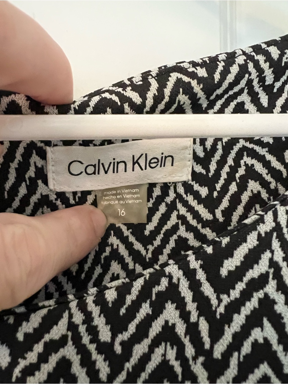 Calvin Klein Black and White Belted Chevron Belted Midi Dress (Sz 16) - Picture 5 of 7